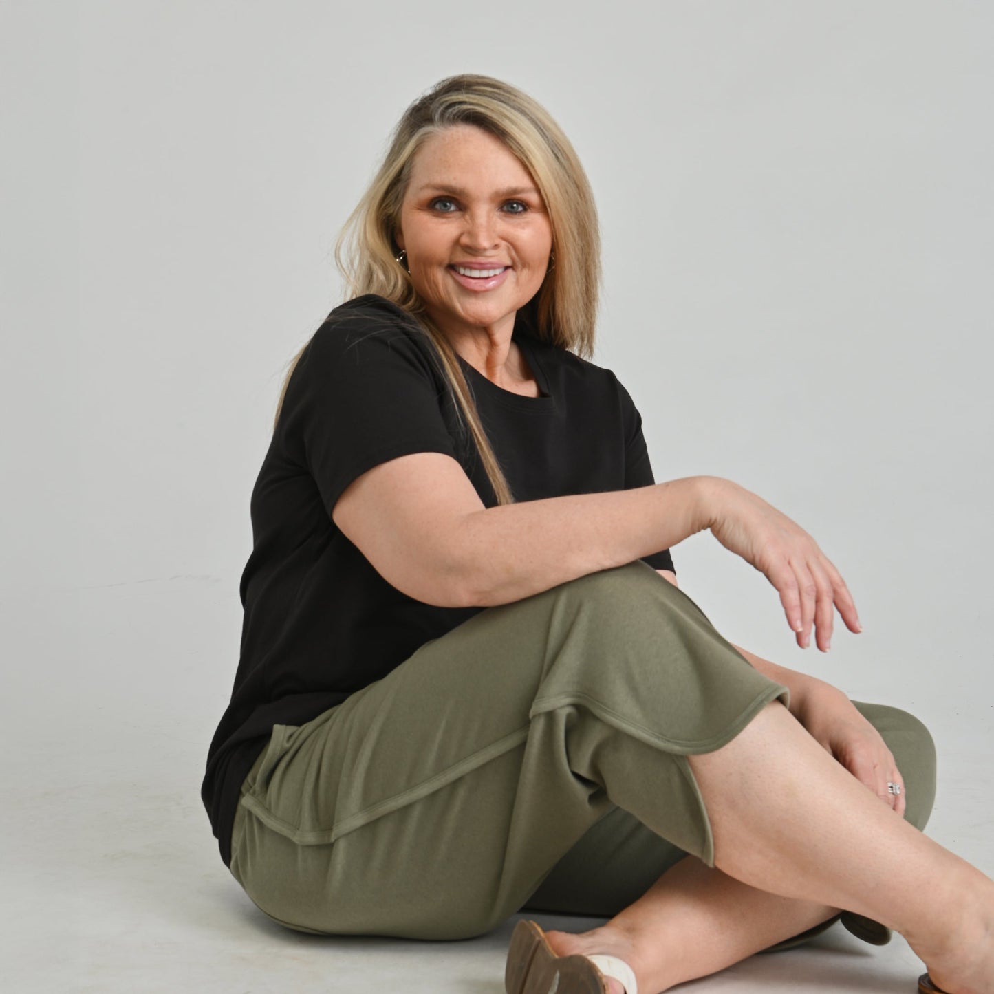 Christopher & Banks Relaxed Restyled Curved Seam Patch Pocket Capri