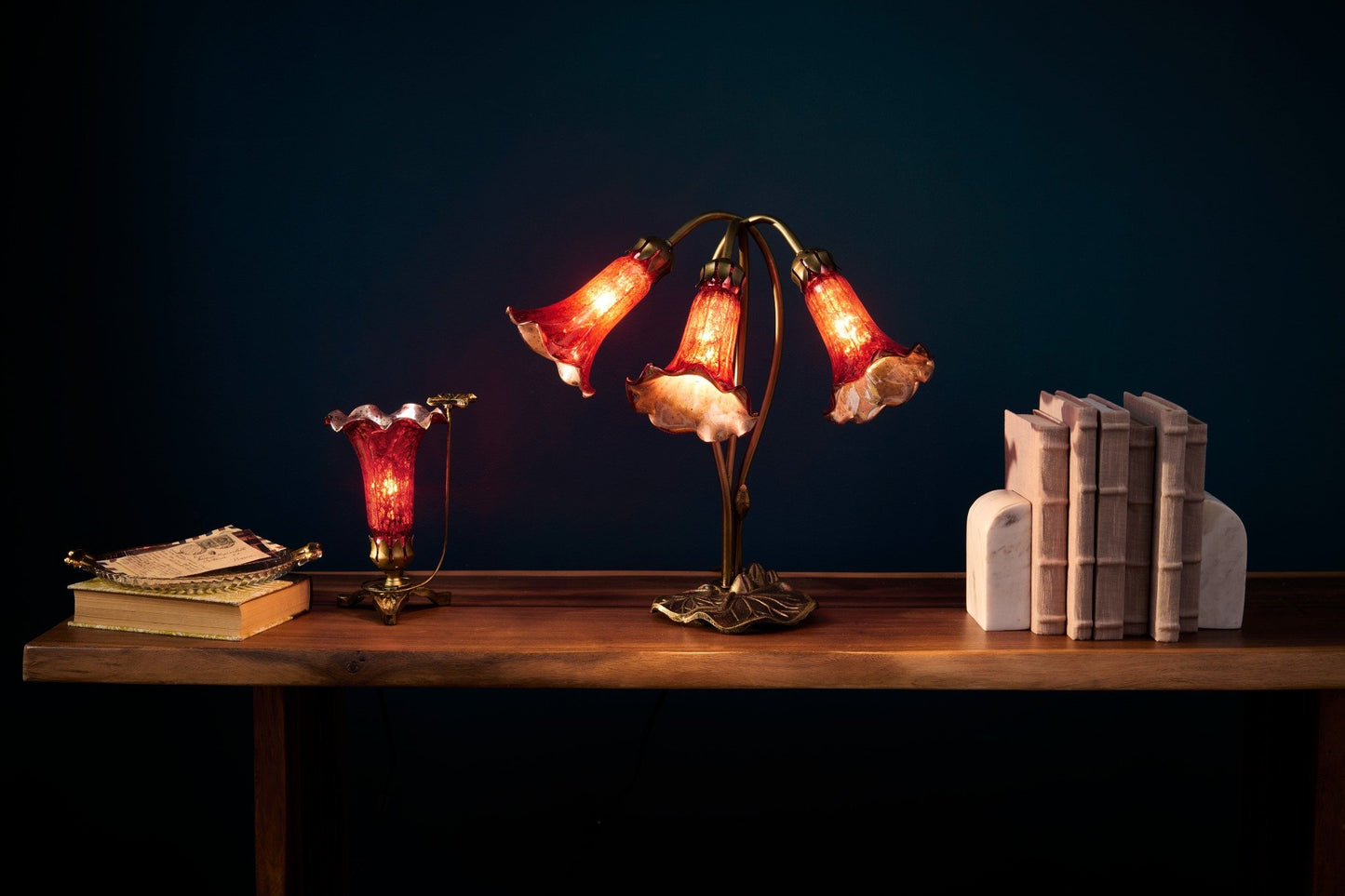 Tiffany-Style Lighting 16" Hand Blown Glass 3 Lily Downlight Table Lamp