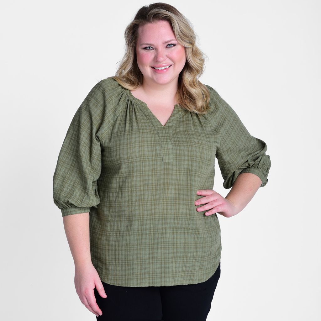 Christopher & Banks Seersucker 3/4 Sleeve Raglan Blouse