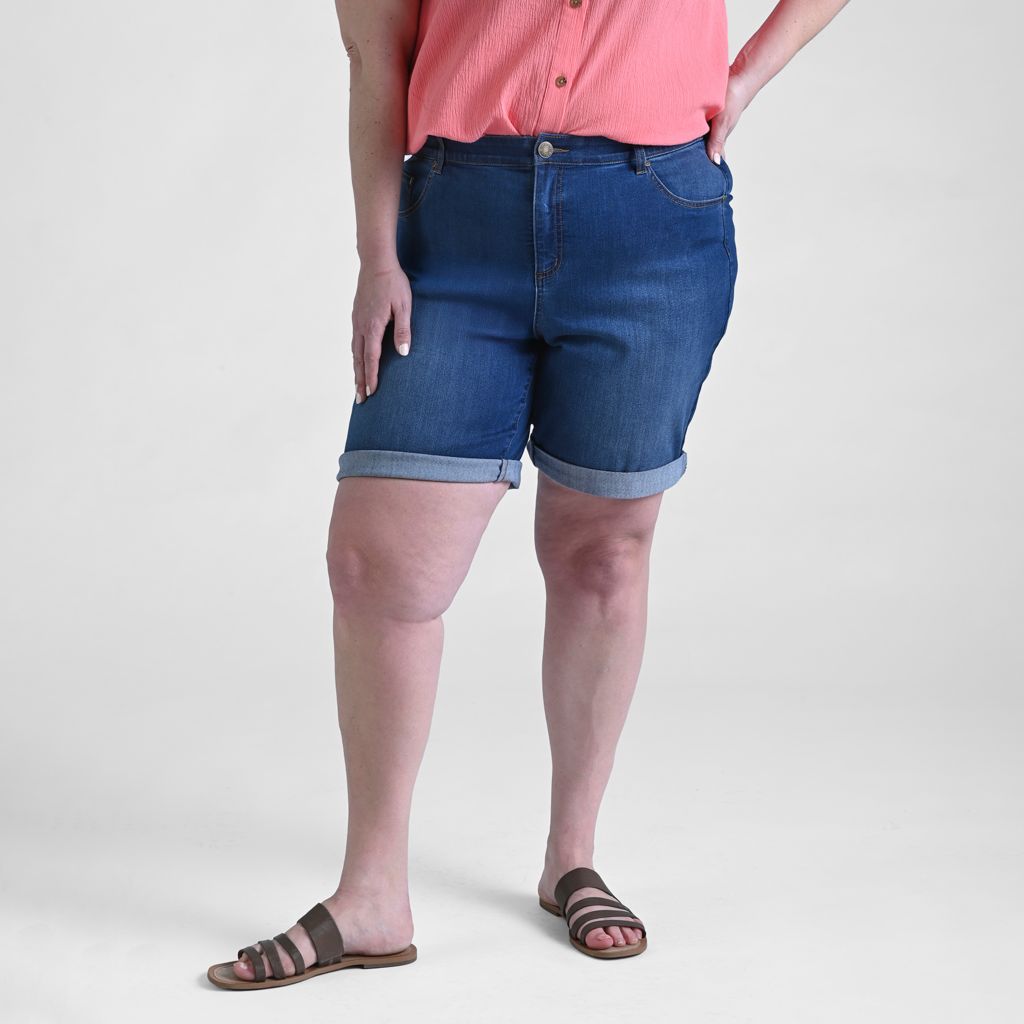 Christopher & Banks Women's Signature Slimming Shaped Fit Bermuda