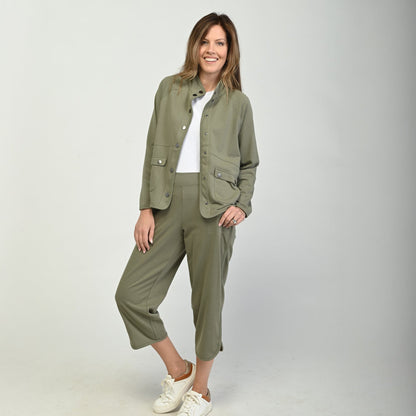 Christopher & Banks Relaxed Restyled Curved Seam Patch Pocket Capri