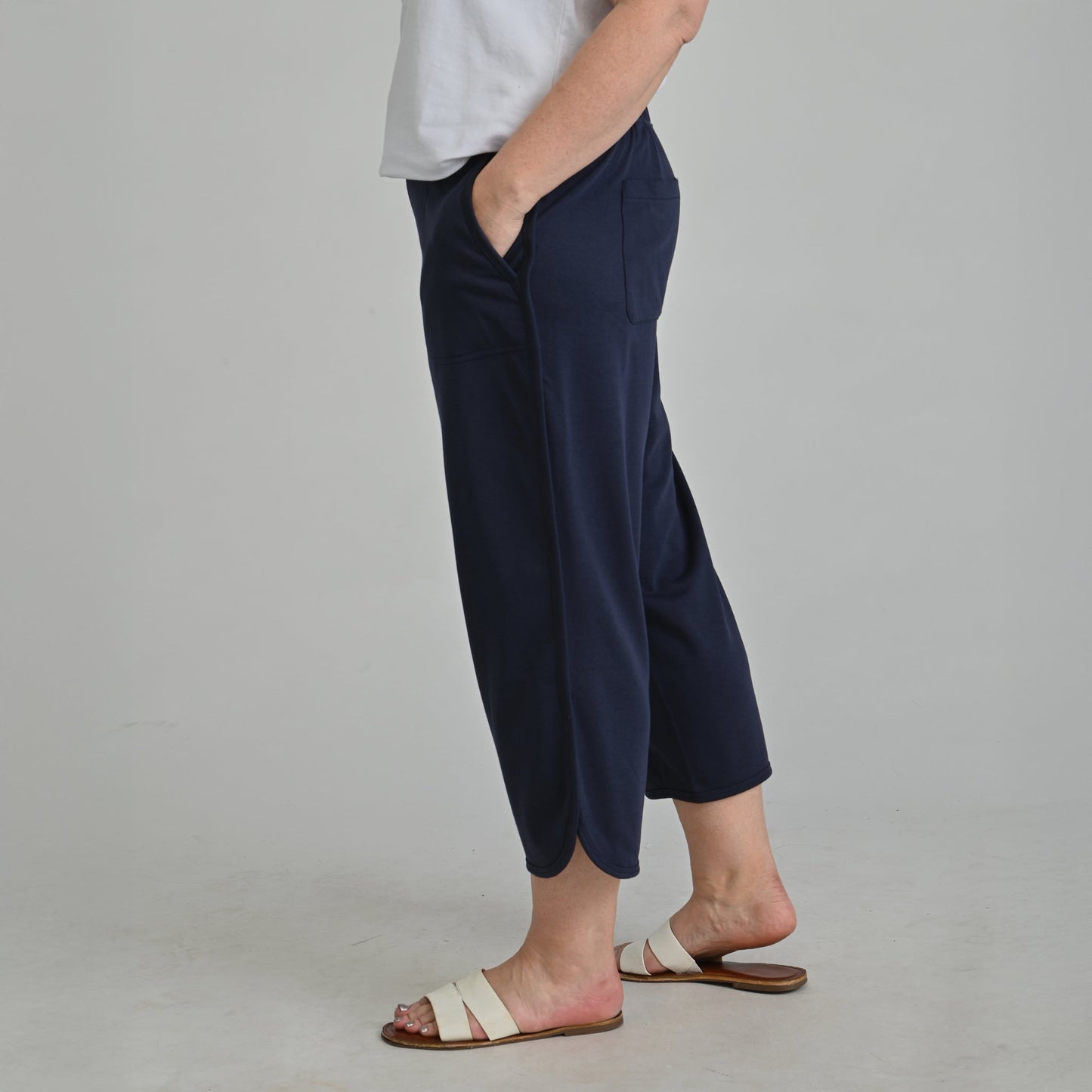 Christopher & Banks Relaxed Restyled Curved Seam Patch Pocket Capri