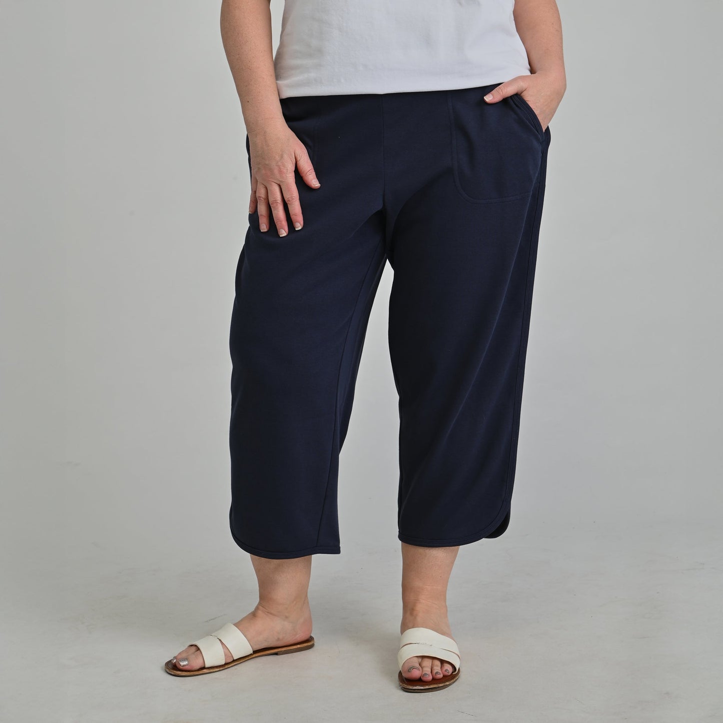Christopher & Banks Relaxed Restyled Curved Seam Patch Pocket Capri