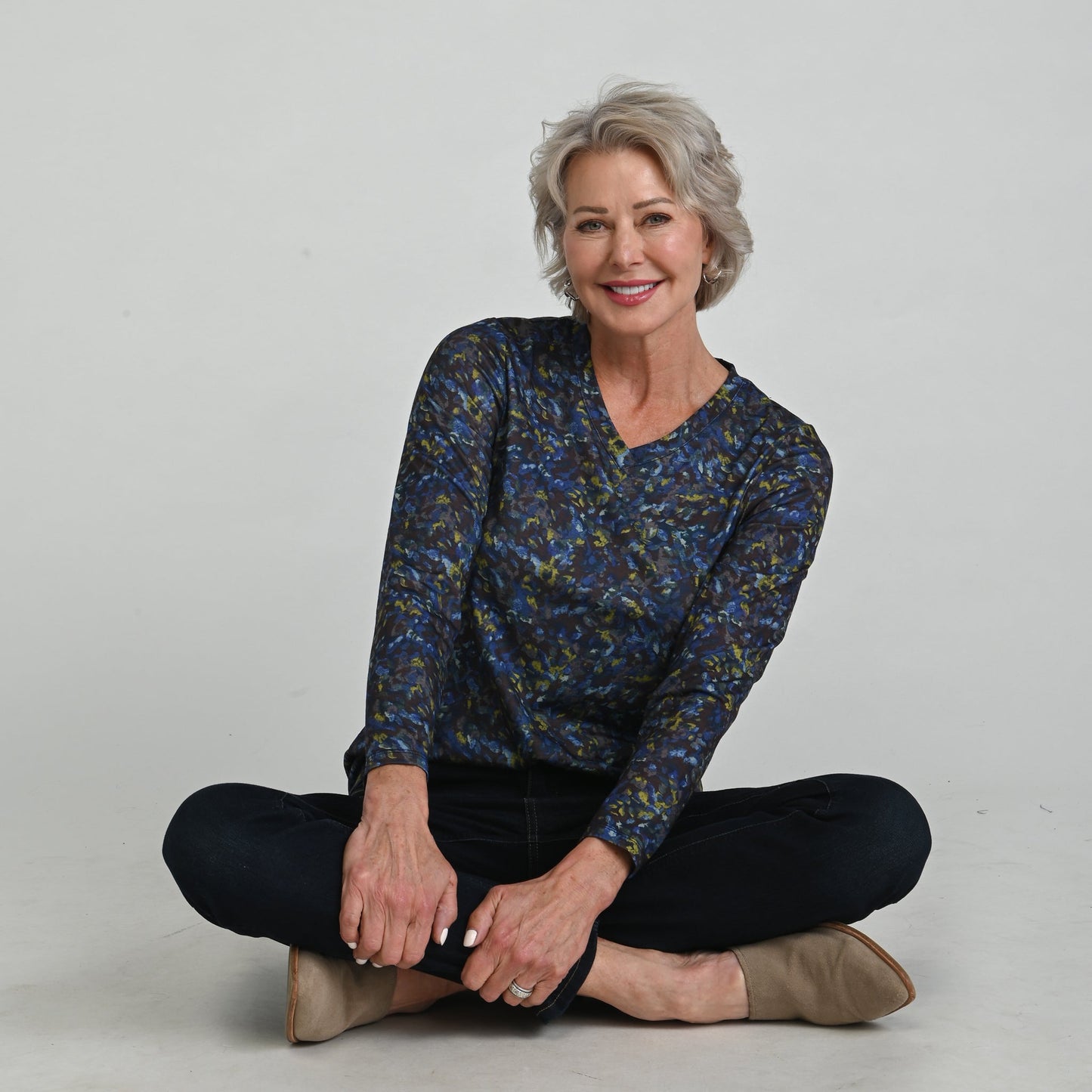 Christopher & Banks Abstract Print V Neck Long Sleeve Tee