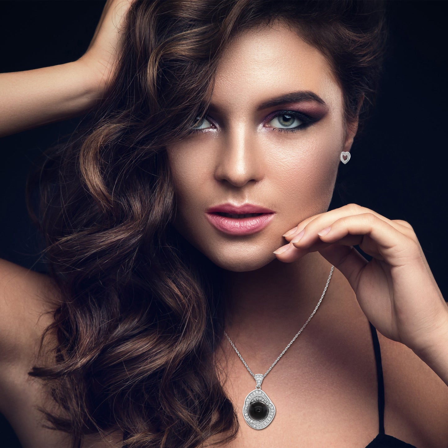 TRYNDI Rhodium Plated 11-12mm Tahitian Black Pearl Swarovski Crystal Circle Necklace