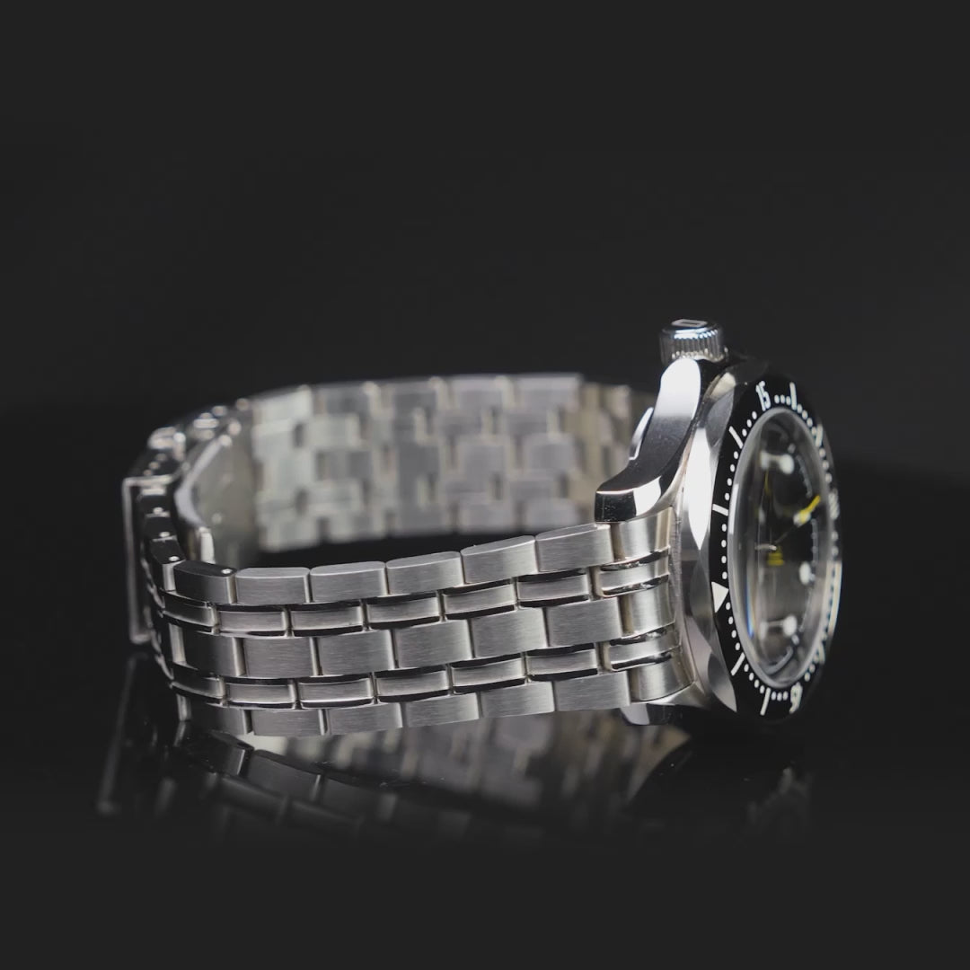 Load video: Duxot Men's 41mm Henri Diver Automatic Date Bracelet Watch