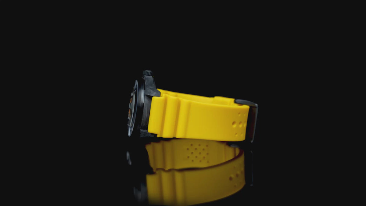 Load video: RGMT Men's 43mm Defender Automatic Limited Edition Silicone Strap Watch