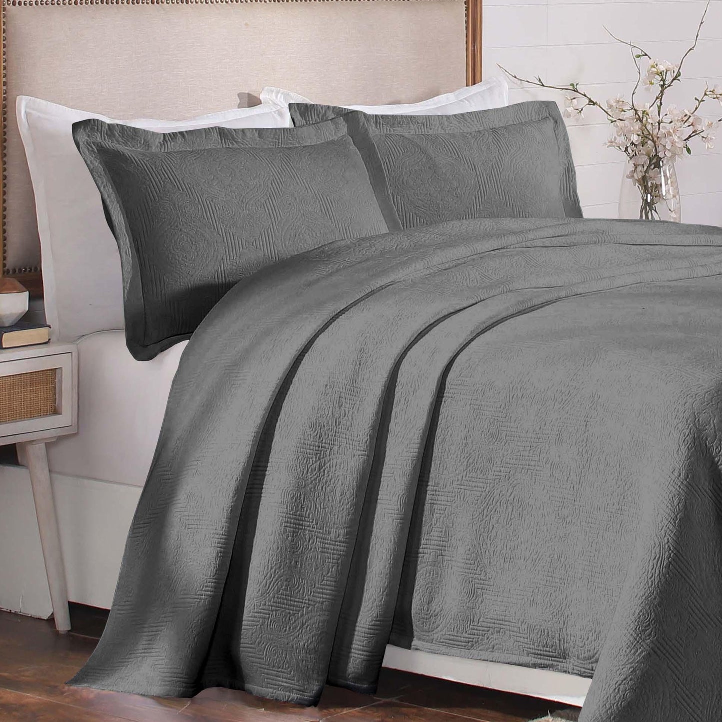 Superior "Victory" Cotton Jacquard 
Medallion Scroll Bedspread Set